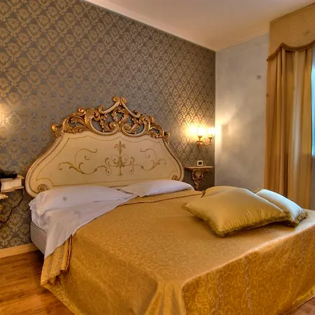 Hotel Tuscolana
