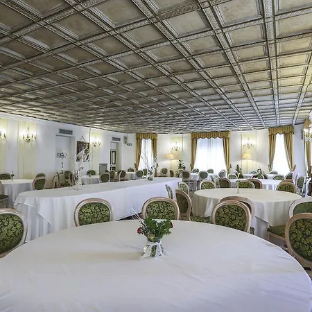 Hotel Tuscolana 4*