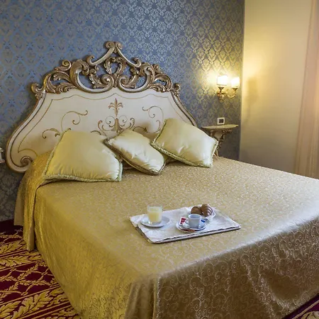 Hotel Tuscolana 4*