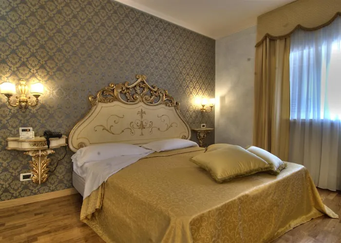 Hotel Tuscolana