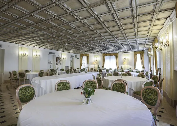 Hotel Tuscolana 4*